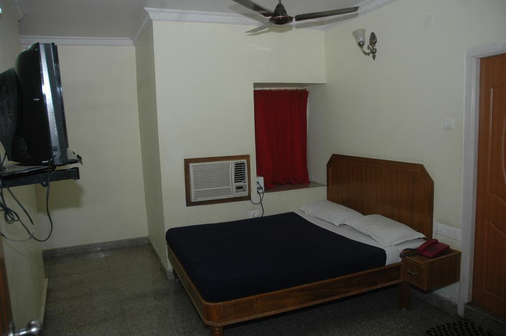 Hotel Vijayabhanu Visakhapatnam Zimmer foto